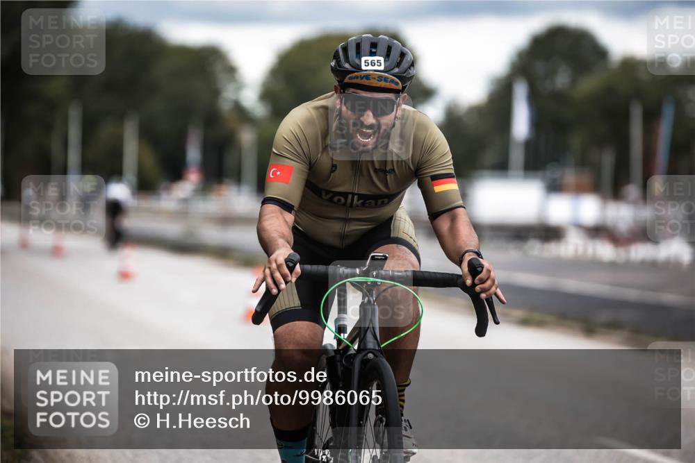 16.08.2026 - KN Förde Triathlon 2026 H.Heesch http://msf.ph/oto/9986065 16.08.2026 13:08:10 Radfahren 565, 710, 732 meine-sportfotos.de