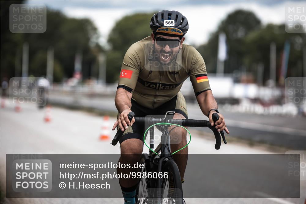 16.08.2026 - KN Förde Triathlon 2026 H.Heesch http://msf.ph/oto/9986066 16.08.2026 13:08:10 Radfahren 565, 710, 732 meine-sportfotos.de