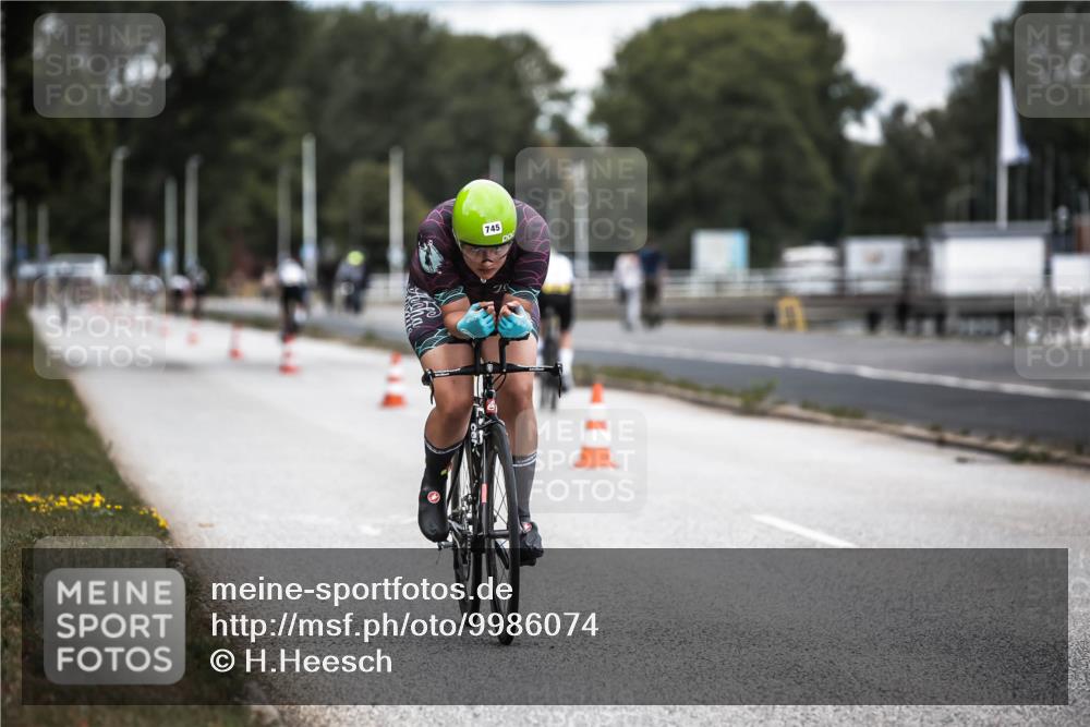16.08.2026 - KN Förde Triathlon 2026 H.Heesch http://msf.ph/oto/9986074 16.08.2026 13:08:21 Radfahren 541, 572, 584, 590, 602, 607, 612, 722, 745 meine-sportfotos.de
