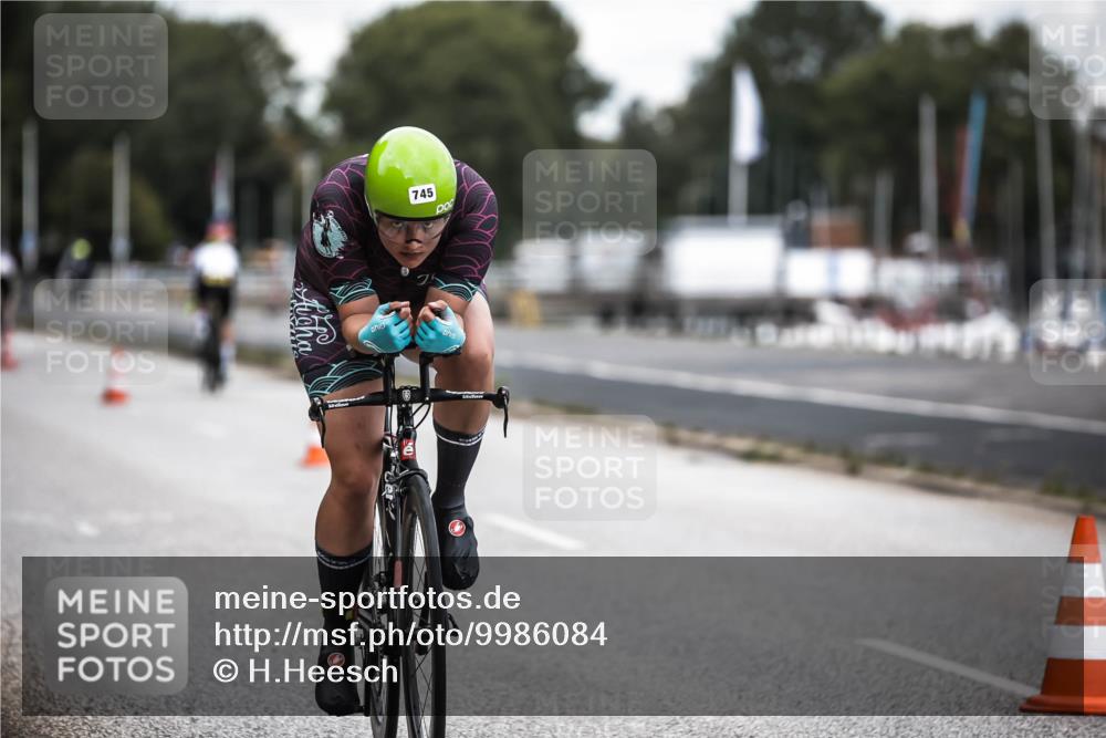 16.08.2026 - KN Förde Triathlon 2026 H.Heesch http://msf.ph/oto/9986084 16.08.2026 13:08:22 Radfahren 541, 584, 590, 602, 607, 612, 722, 745 meine-sportfotos.de