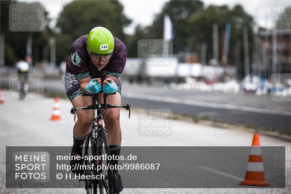 16.08.2026 - KN Förde Triathlon 2026 H.Heesch http://msf.ph/oto/9986087 16.08.2026 13:08:22 Radfahren 541, 584, 590, 602, 607, 612, 722, 745 meine-sportfotos.de