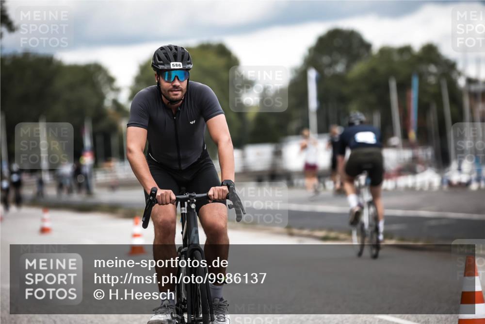 16.08.2026 - KN Förde Triathlon 2026 H.Heesch http://msf.ph/oto/9986137 16.08.2026 13:08:48 Radfahren 527, 581, 586, 598, 716 meine-sportfotos.de