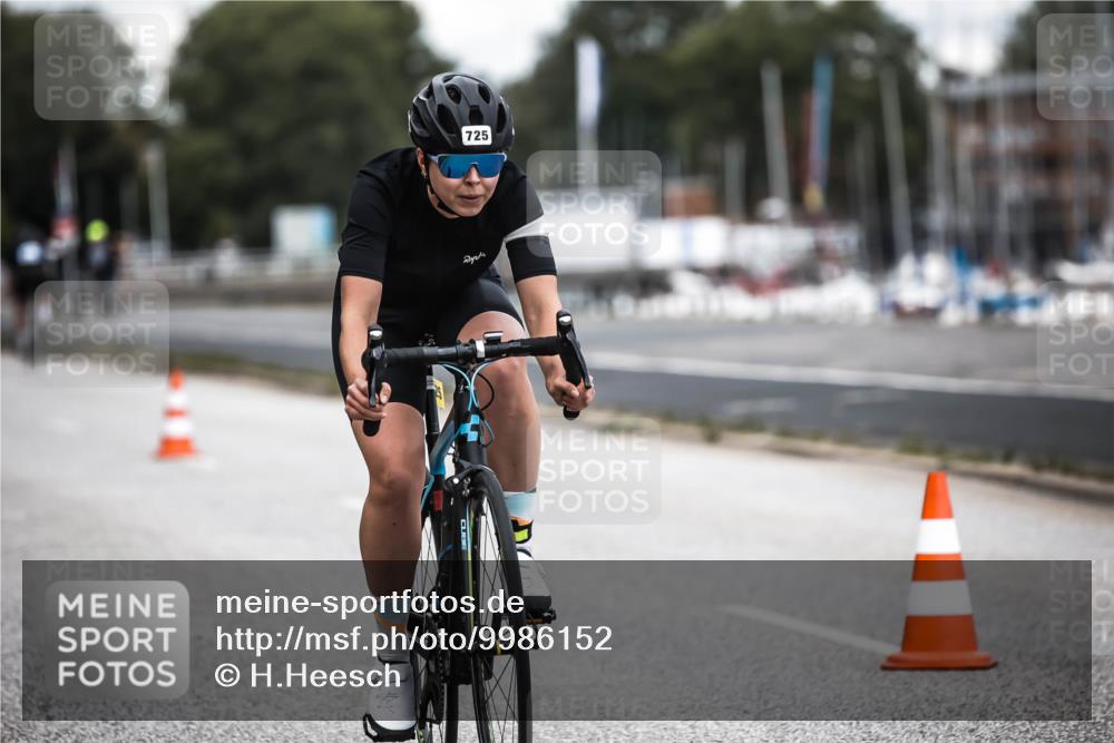 16.08.2026 - KN Förde Triathlon 2026 H.Heesch http://msf.ph/oto/9986152 16.08.2026 13:08:54 Radfahren 581, 600, 713, 714, 716, 725 meine-sportfotos.de