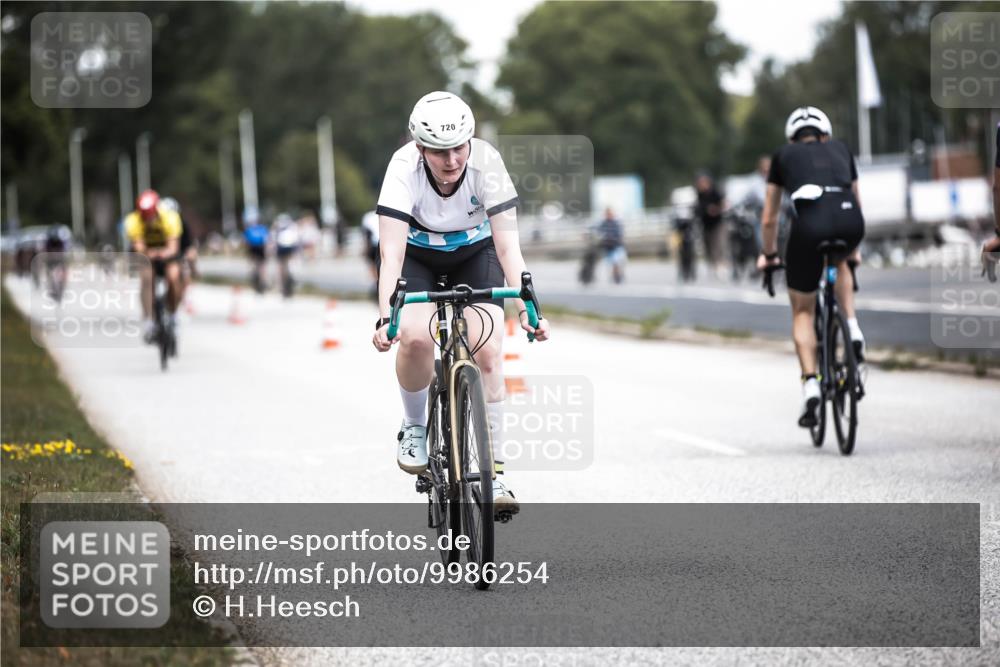 16.08.2026 - KN Förde Triathlon 2026 H.Heesch http://msf.ph/oto/9986254 16.08.2026 13:09:26 Radfahren 543, 559, 578, 720, 723 meine-sportfotos.de