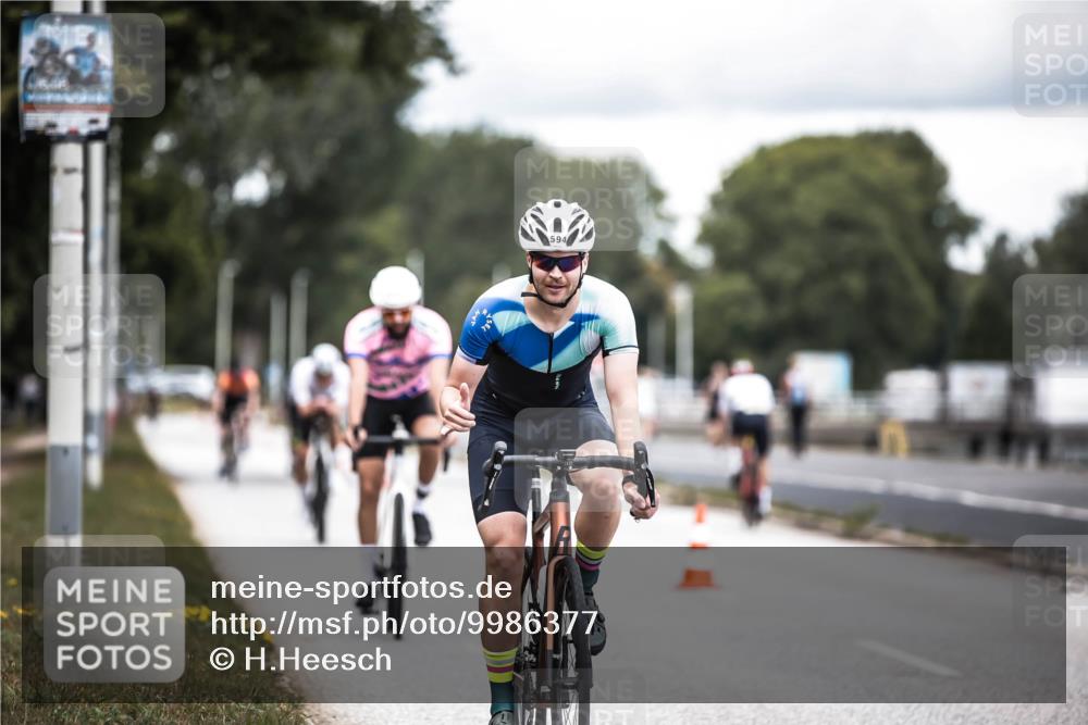 16.08.2026 - KN Förde Triathlon 2026 H.Heesch http://msf.ph/oto/9986377 16.08.2026 13:10:10 Radfahren 504, 594, 595, 718, 732 meine-sportfotos.de