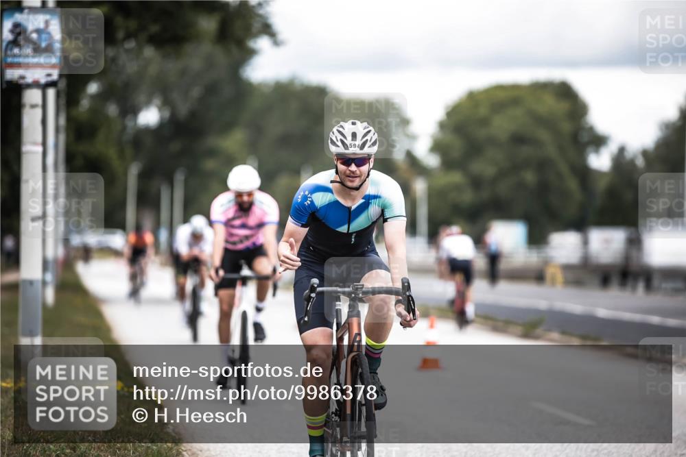16.08.2026 - KN Förde Triathlon 2026 H.Heesch http://msf.ph/oto/9986378 16.08.2026 13:10:10 Radfahren 504, 594, 595, 718, 732 meine-sportfotos.de