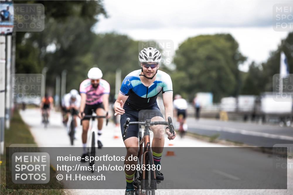 16.08.2026 - KN Förde Triathlon 2026 H.Heesch http://msf.ph/oto/9986380 16.08.2026 13:10:10 Radfahren 504, 594, 595, 718, 732 meine-sportfotos.de