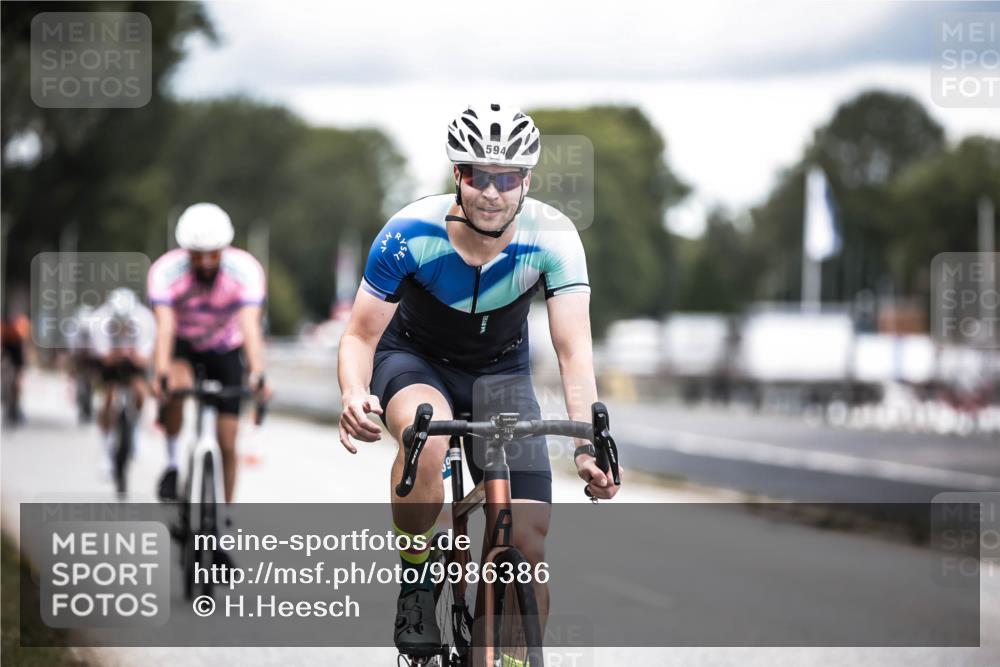 16.08.2026 - KN Förde Triathlon 2026 H.Heesch http://msf.ph/oto/9986386 16.08.2026 13:10:11 Radfahren 594, 595, 710, 718, 732 meine-sportfotos.de