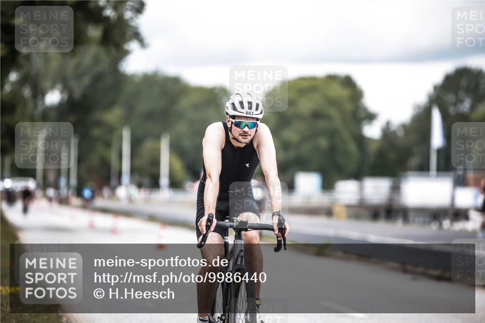 16.08.2026 - KN Förde Triathlon 2026 H.Heesch http://msf.ph/oto/9986440 16.08.2026 13:10:32 Radfahren 574, 603 meine-sportfotos.de