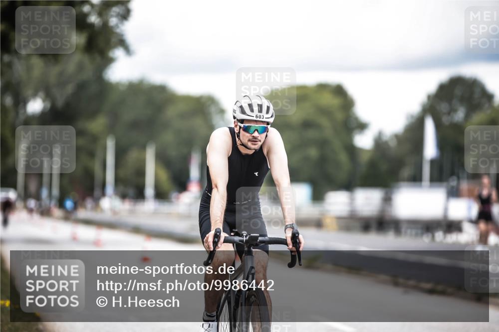 16.08.2026 - KN Förde Triathlon 2026 H.Heesch http://msf.ph/oto/9986442 16.08.2026 13:10:32 Radfahren 574, 603 meine-sportfotos.de