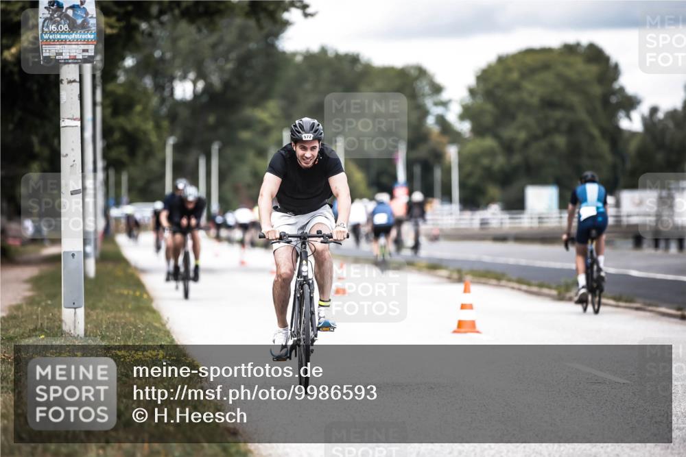 16.08.2026 - KN Förde Triathlon 2026 H.Heesch http://msf.ph/oto/9986593 16.08.2026 13:11:20 Radfahren 572, 716 meine-sportfotos.de