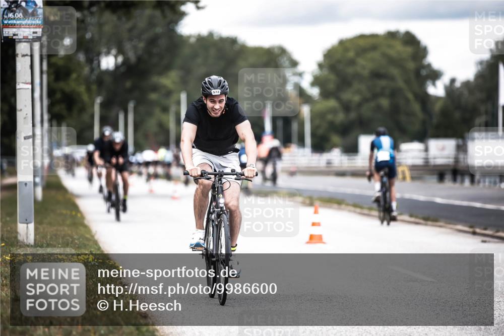 16.08.2026 - KN Förde Triathlon 2026 H.Heesch http://msf.ph/oto/9986600 16.08.2026 13:11:20 Radfahren 572, 716 meine-sportfotos.de