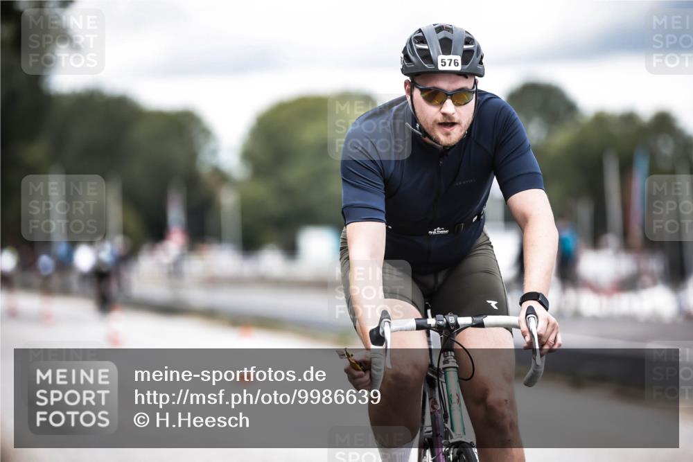 16.08.2026 - KN Förde Triathlon 2026 H.Heesch http://msf.ph/oto/9986639 16.08.2026 13:11:26 Radfahren 557, 576, 604, 608, 703, 716 meine-sportfotos.de