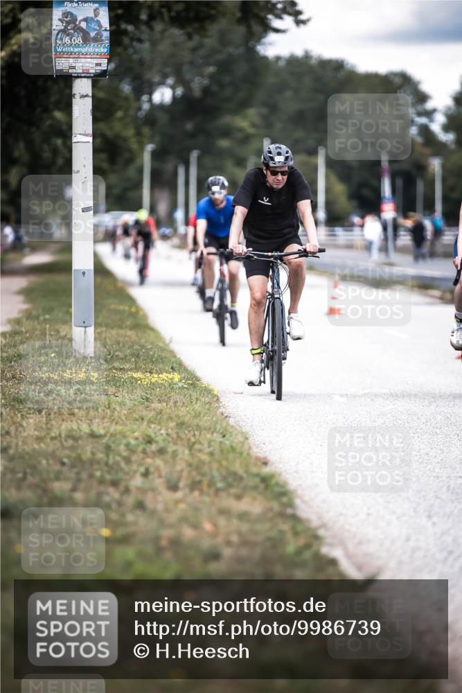 16.08.2026 - KN Förde Triathlon 2026 H.Heesch http://msf.ph/oto/9986739 16.08.2026 13:12:05 Radfahren 512, 555, 589, 705, 726, 729, 739, 746 meine-sportfotos.de