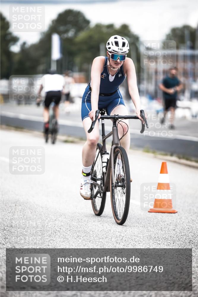 16.08.2026 - KN Förde Triathlon 2026 H.Heesch http://msf.ph/oto/9986749 16.08.2026 13:12:07 Radfahren 512, 555, 578, 589, 705, 726, 729, 739, 746 meine-sportfotos.de