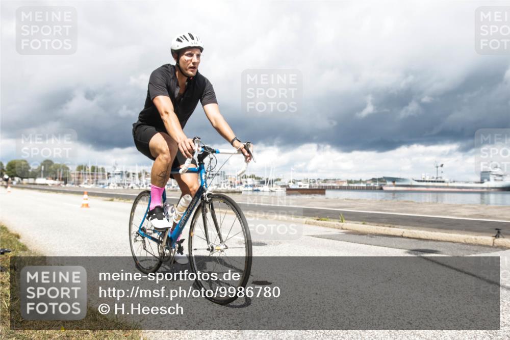 16.08.2026 - KN Förde Triathlon 2026 H.Heesch http://msf.ph/oto/9986780 16.08.2026 12:55:27 Radfahren 546, 572, 580, 587, 719, 720 meine-sportfotos.de