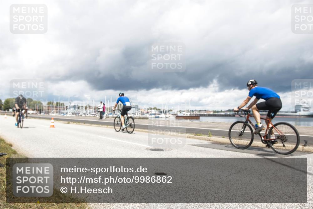16.08.2026 - KN Förde Triathlon 2026 H.Heesch http://msf.ph/oto/9986862 16.08.2026 12:58:03 Radfahren 513, 722, 724, 727, 729, 735, 740 meine-sportfotos.de