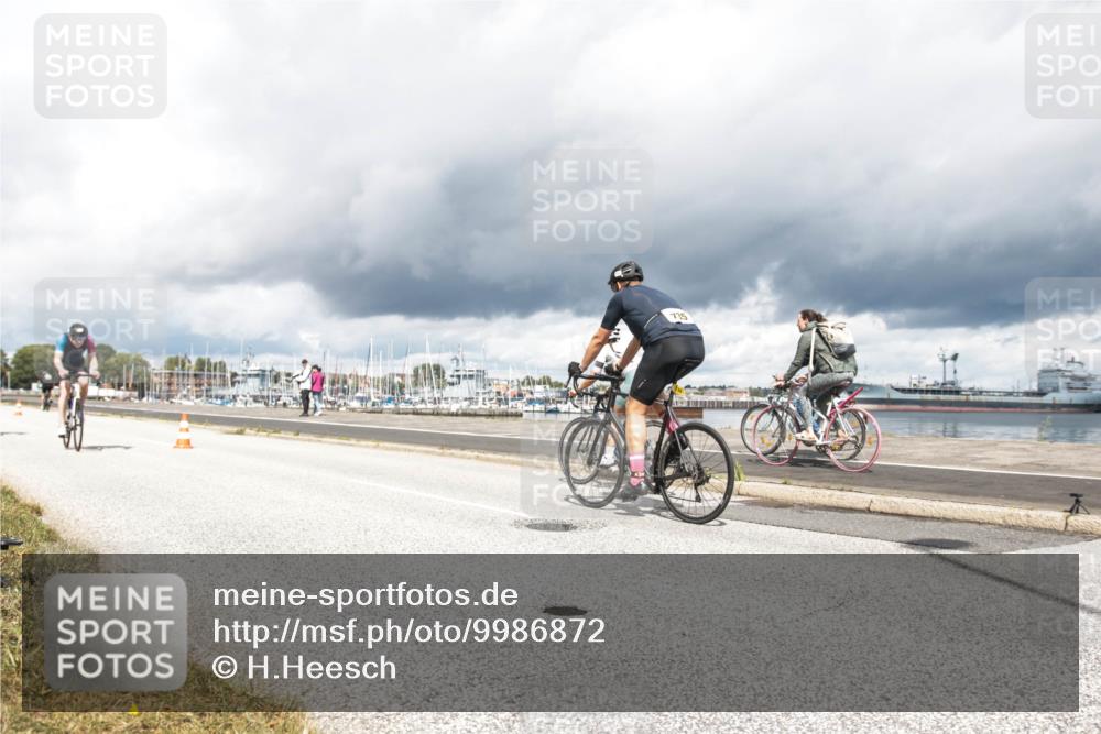 16.08.2026 - KN Förde Triathlon 2026 H.Heesch http://msf.ph/oto/9986872 16.08.2026 12:58:10 Radfahren 509, 720, 724 meine-sportfotos.de