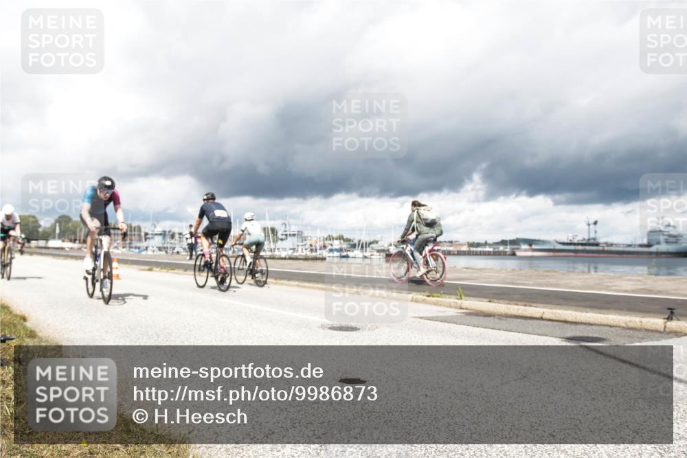 16.08.2026 - KN Förde Triathlon 2026 H.Heesch http://msf.ph/oto/9986873 16.08.2026 12:58:10 Radfahren 509, 720, 724 meine-sportfotos.de