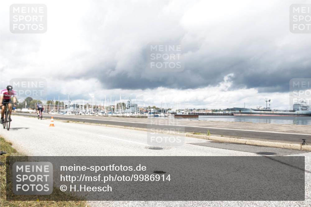 16.08.2026 - KN Förde Triathlon 2026 H.Heesch http://msf.ph/oto/9986914 16.08.2026 12:58:46 Radfahren 595, 713, 715 meine-sportfotos.de