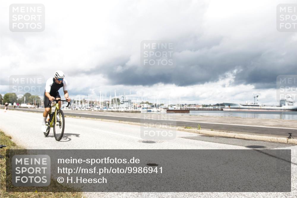 16.08.2026 - KN Förde Triathlon 2026 H.Heesch http://msf.ph/oto/9986941 16.08.2026 12:59:28 Radfahren 519, 541, 710 meine-sportfotos.de