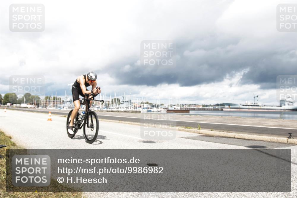 16.08.2026 - KN Förde Triathlon 2026 H.Heesch http://msf.ph/oto/9986982 16.08.2026 12:59:53 Radfahren 510, 553, 581, 599, 603, 605 meine-sportfotos.de