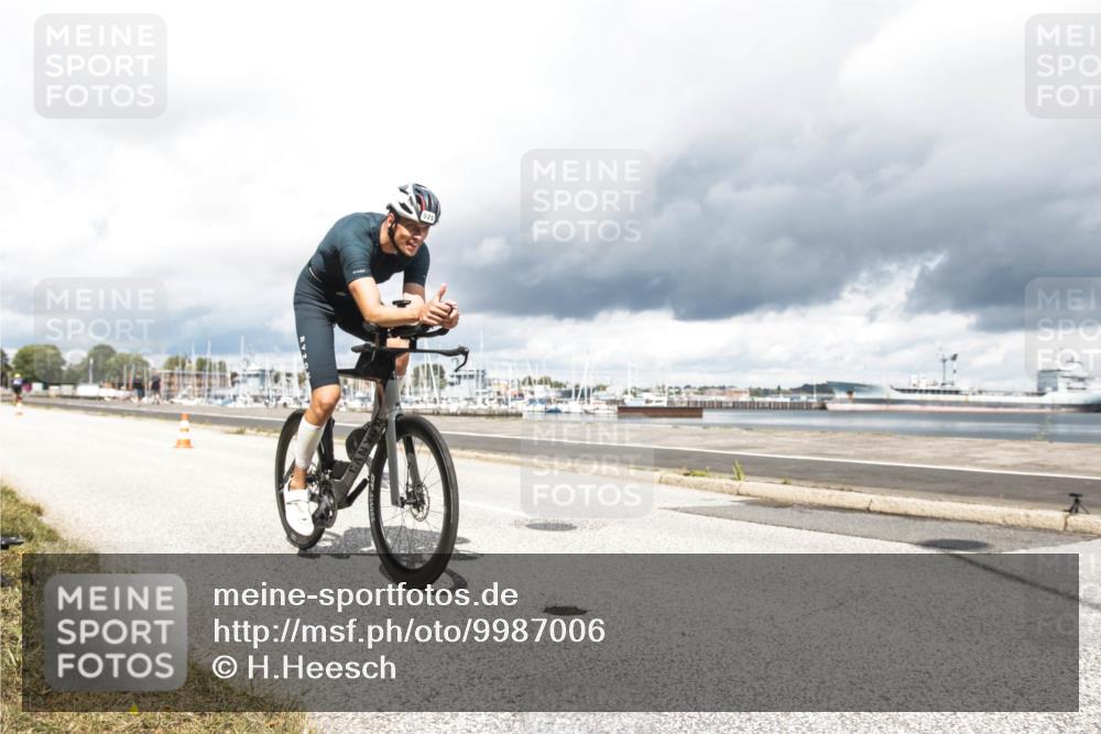 16.08.2026 - KN Förde Triathlon 2026 H.Heesch http://msf.ph/oto/9987006 16.08.2026 13:00:09 Radfahren 525, 559 meine-sportfotos.de