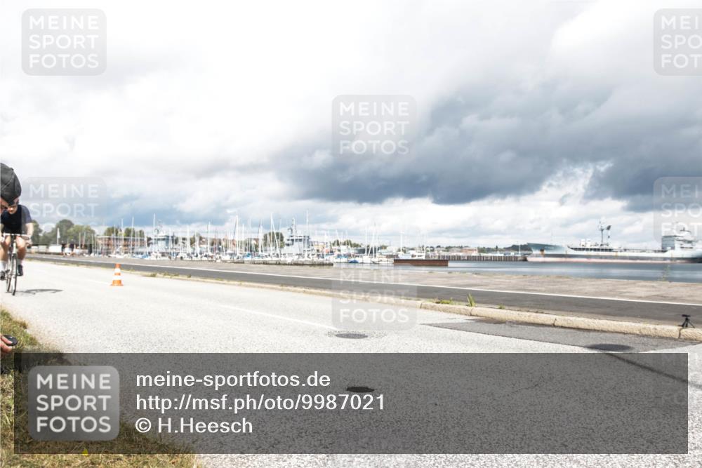16.08.2026 - KN Förde Triathlon 2026 H.Heesch http://msf.ph/oto/9987021 16.08.2026 13:00:18 Radfahren 576, 732, 735 meine-sportfotos.de