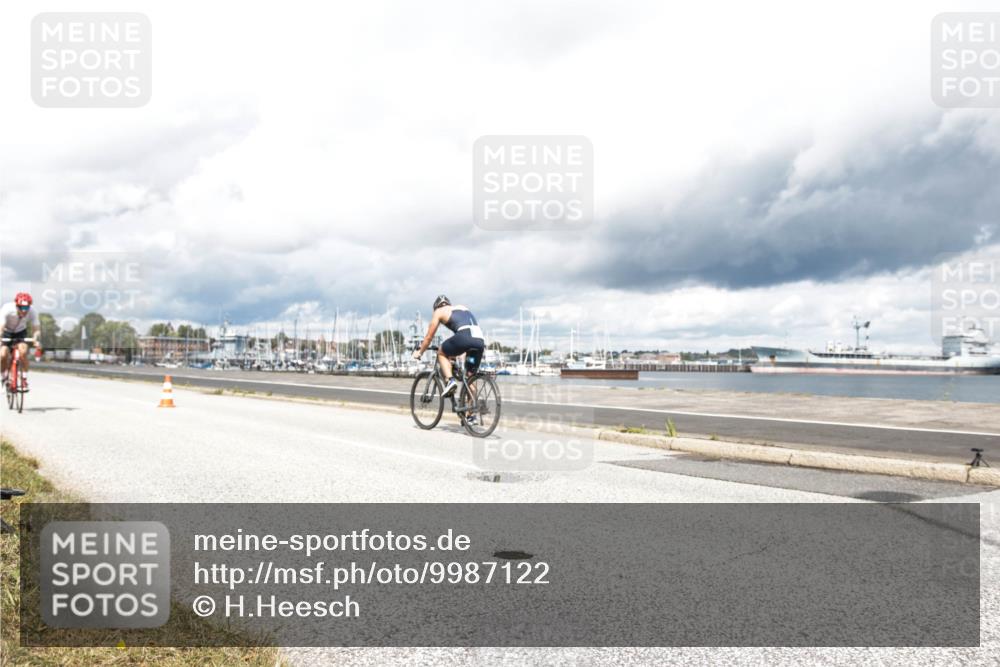 16.08.2026 - KN Förde Triathlon 2026 H.Heesch http://msf.ph/oto/9987122 16.08.2026 13:02:46 Radfahren 557, 701 meine-sportfotos.de