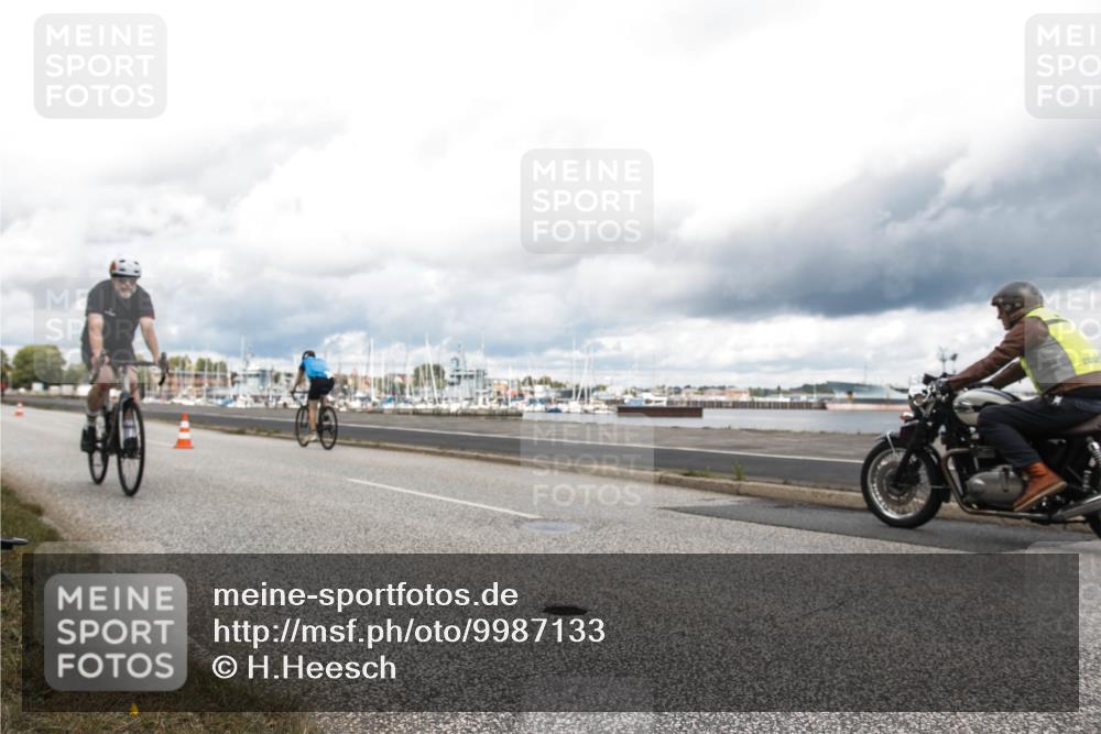 16.08.2026 - KN Förde Triathlon 2026 H.Heesch http://msf.ph/oto/9987133 16.08.2026 13:03:13 Radfahren 556, 706, 747 meine-sportfotos.de