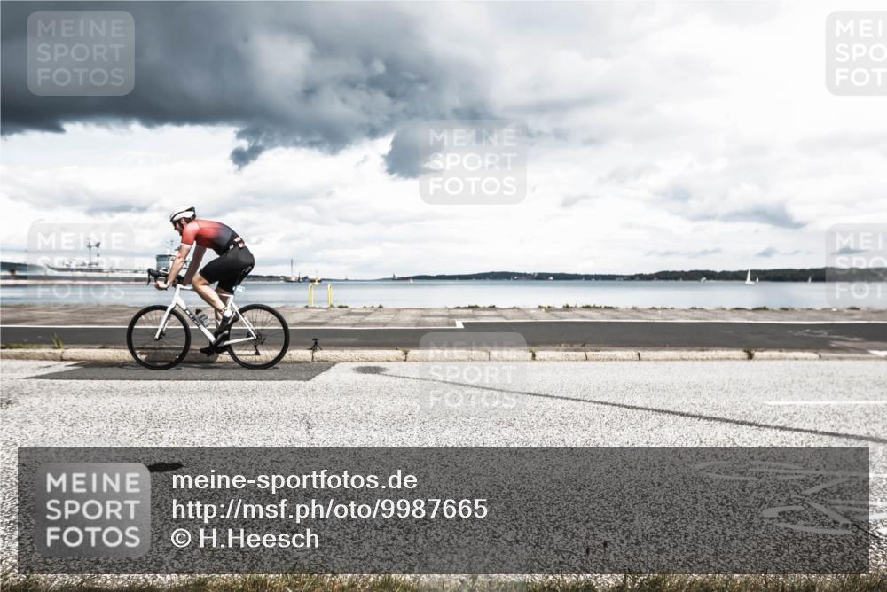 16.08.2026 - KN Förde Triathlon 2026 H.Heesch http://msf.ph/oto/9987665 16.08.2026 13:20:33 Radfahren 556, 588 meine-sportfotos.de