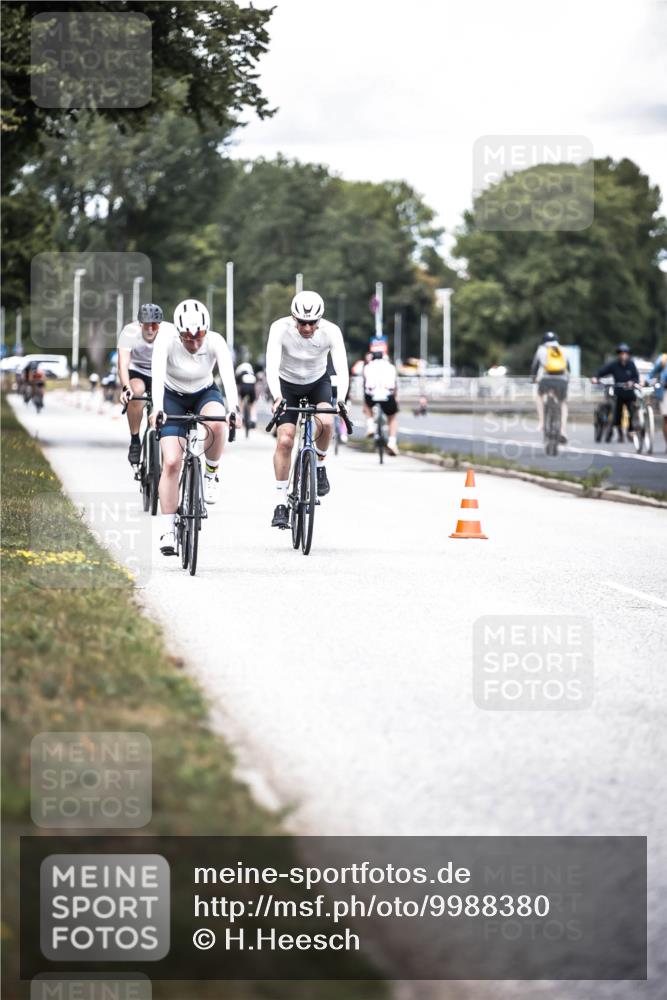 16.08.2026 - KN Förde Triathlon 2026 H.Heesch http://msf.ph/oto/9988380 16.08.2026 13:14:36 Radfahren 521, 533, 724, 726, 739 meine-sportfotos.de