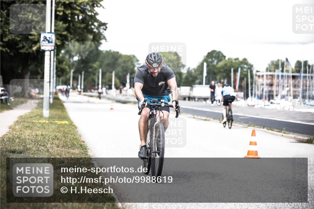 16.08.2026 - KN Förde Triathlon 2026 H.Heesch http://msf.ph/oto/9988619 16.08.2026 13:15:51 Radfahren 569, 606, 742 meine-sportfotos.de