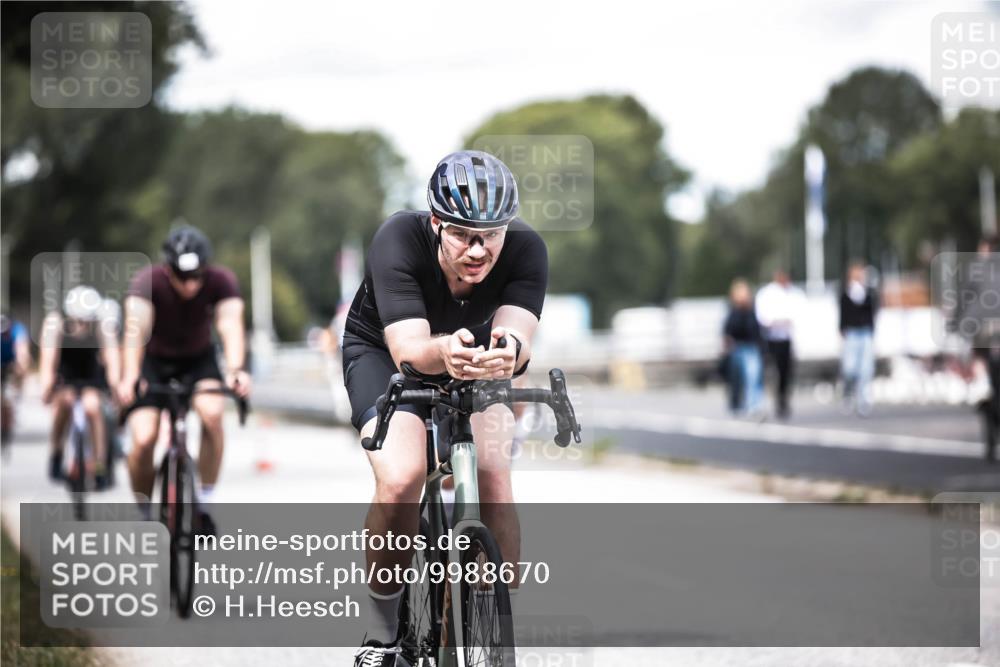 16.08.2026 - KN Förde Triathlon 2026 H.Heesch http://msf.ph/oto/9988670 16.08.2026 13:16:17 Radfahren 519, 535, 552, 567, 585, 727, 732 meine-sportfotos.de