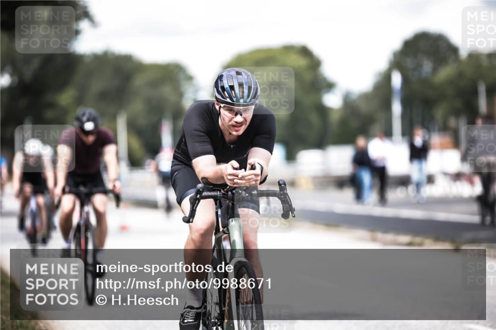 16.08.2026 - KN Förde Triathlon 2026 H.Heesch http://msf.ph/oto/9988671 16.08.2026 13:16:17 Radfahren 519, 535, 552, 567, 585, 727, 732 meine-sportfotos.de