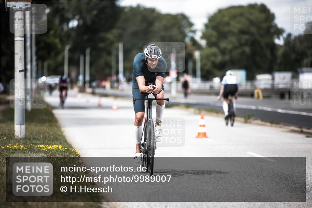 16.08.2026 - KN Förde Triathlon 2026 H.Heesch http://msf.ph/oto/9989007 16.08.2026 13:18:20 Radfahren 557, 702 meine-sportfotos.de