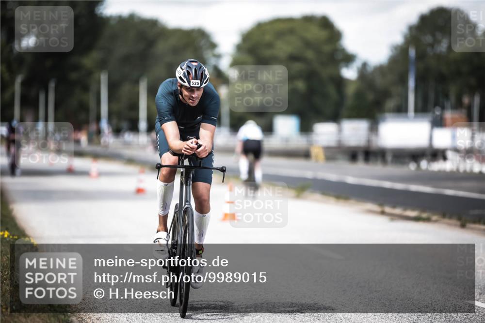 16.08.2026 - KN Förde Triathlon 2026 H.Heesch http://msf.ph/oto/9989015 16.08.2026 13:18:20 Radfahren 557, 702 meine-sportfotos.de