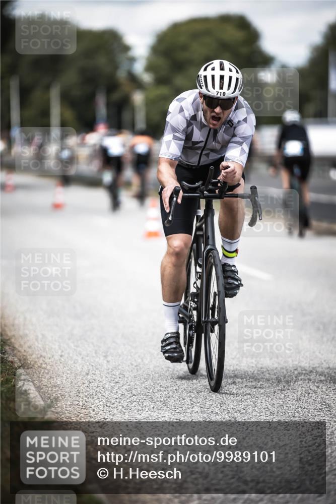 16.08.2026 - KN Förde Triathlon 2026 H.Heesch http://msf.ph/oto/9989101 16.08.2026 13:18:51 Radfahren 565, 609, 704 meine-sportfotos.de