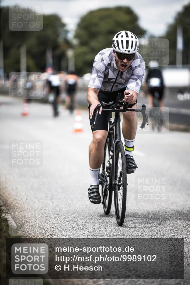 16.08.2026 - KN Förde Triathlon 2026 H.Heesch http://msf.ph/oto/9989102 16.08.2026 13:18:51 Radfahren 565, 609, 704 meine-sportfotos.de
