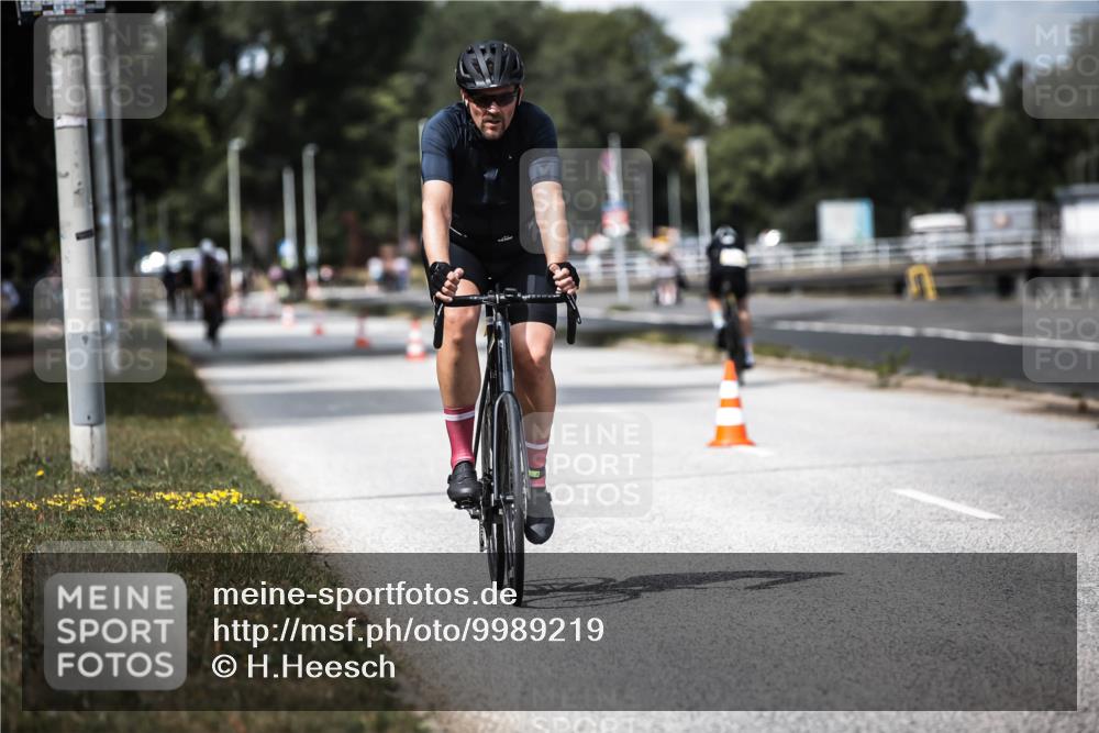 16.08.2026 - KN Förde Triathlon 2026 H.Heesch http://msf.ph/oto/9989219 16.08.2026 13:19:27 Radfahren 716, 735 meine-sportfotos.de