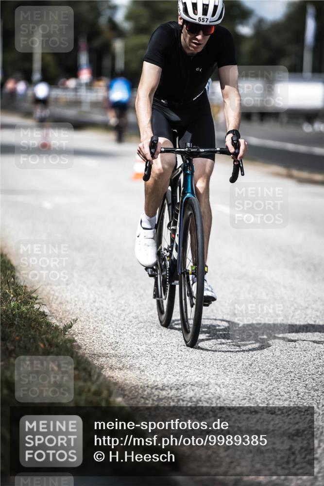 16.08.2026 - KN Förde Triathlon 2026 H.Heesch http://msf.ph/oto/9989385 16.08.2026 13:20:29 Radfahren 556, 588 meine-sportfotos.de