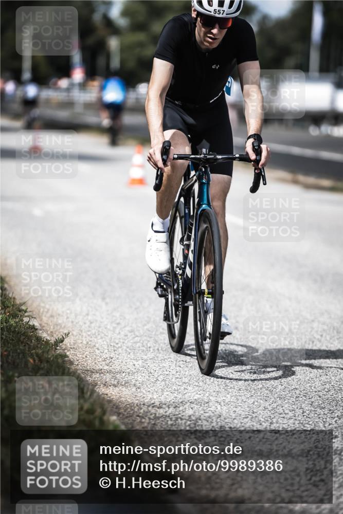 16.08.2026 - KN Förde Triathlon 2026 H.Heesch http://msf.ph/oto/9989386 16.08.2026 13:20:29 Radfahren 556, 588 meine-sportfotos.de
