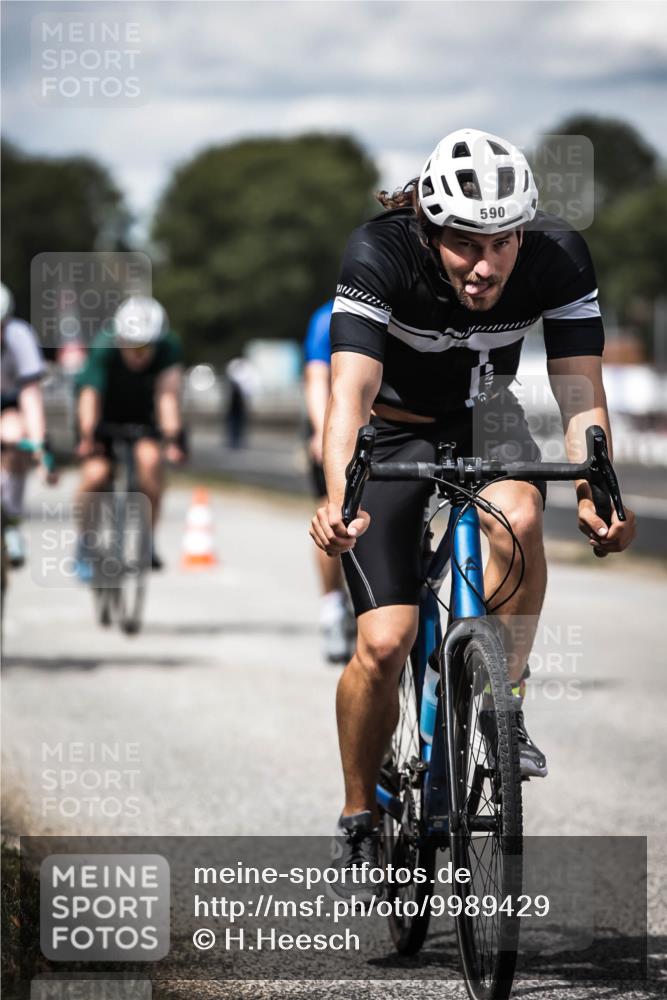 16.08.2026 - KN Förde Triathlon 2026 H.Heesch http://msf.ph/oto/9989429 16.08.2026 13:20:56 Radfahren 544, 581, 589, 602, 607, 720 meine-sportfotos.de