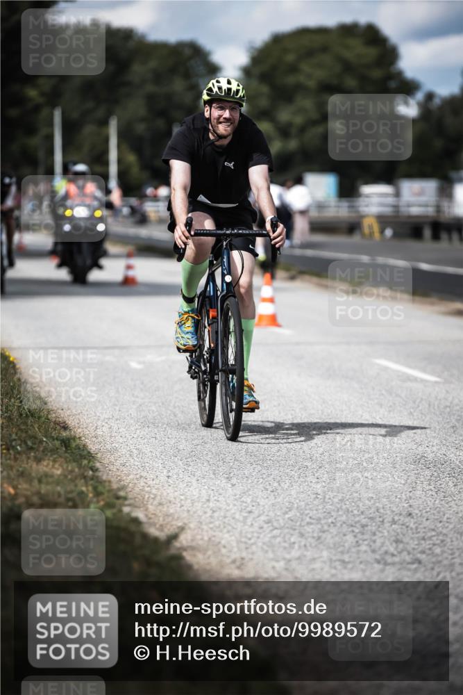 16.08.2026 - KN Förde Triathlon 2026 H.Heesch http://msf.ph/oto/9989572 16.08.2026 13:21:42 Radfahren 595, 704, 705, 730, 736 meine-sportfotos.de
