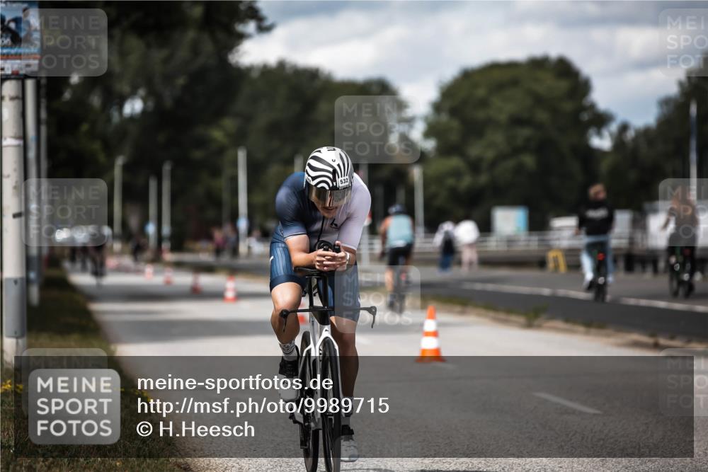 16.08.2026 - KN Förde Triathlon 2026 H.Heesch http://msf.ph/oto/9989715 16.08.2026 13:22:21 Radfahren 548, 599 meine-sportfotos.de