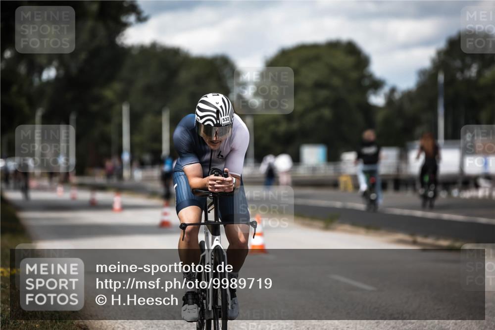 16.08.2026 - KN Förde Triathlon 2026 H.Heesch http://msf.ph/oto/9989719 16.08.2026 13:22:21 Radfahren 548, 599 meine-sportfotos.de