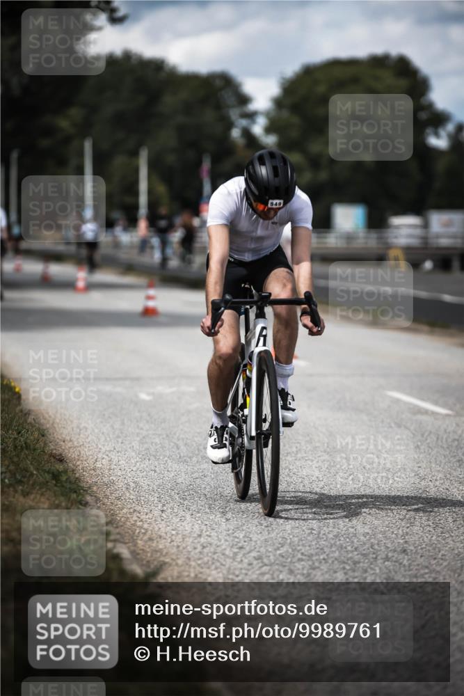 16.08.2026 - KN Förde Triathlon 2026 H.Heesch http://msf.ph/oto/9989761 16.08.2026 13:22:37 Radfahren 601, 721, 737 meine-sportfotos.de