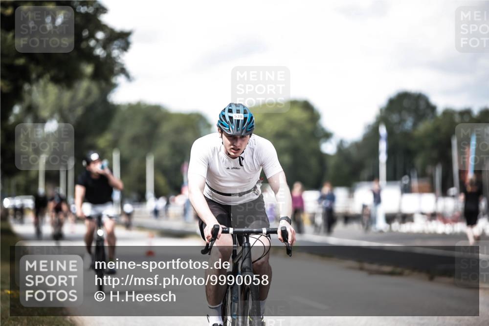 16.08.2026 - KN Förde Triathlon 2026 H.Heesch http://msf.ph/oto/9990058 16.08.2026 13:24:09 Radfahren 572, 585, 732 meine-sportfotos.de