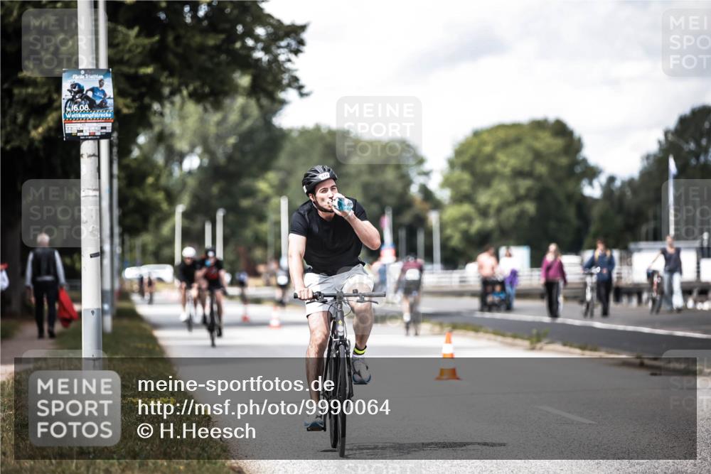 16.08.2026 - KN Förde Triathlon 2026 H.Heesch http://msf.ph/oto/9990064 16.08.2026 13:24:10 Radfahren 572, 585, 732, 736 meine-sportfotos.de