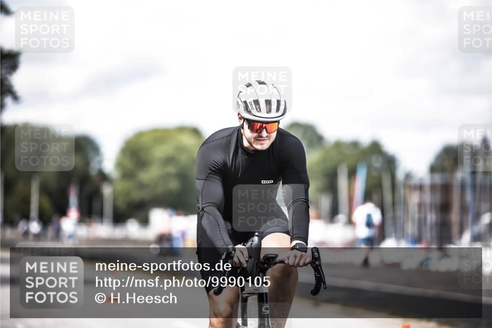 16.08.2026 - KN Förde Triathlon 2026 H.Heesch http://msf.ph/oto/9990105 16.08.2026 13:24:17 Radfahren 531, 585, 724, 732, 736 meine-sportfotos.de